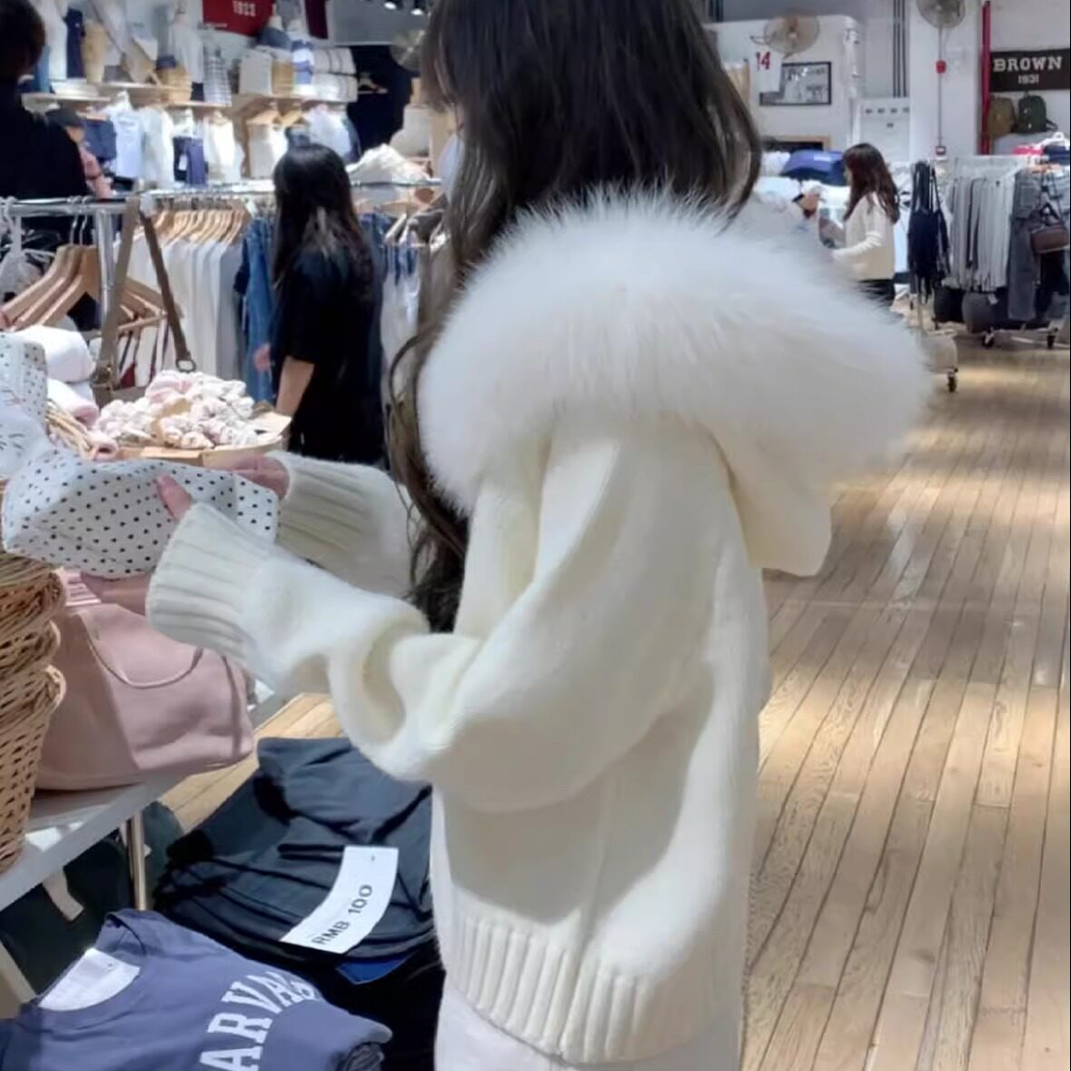 连帽毛领白色毛衣女秋冬季