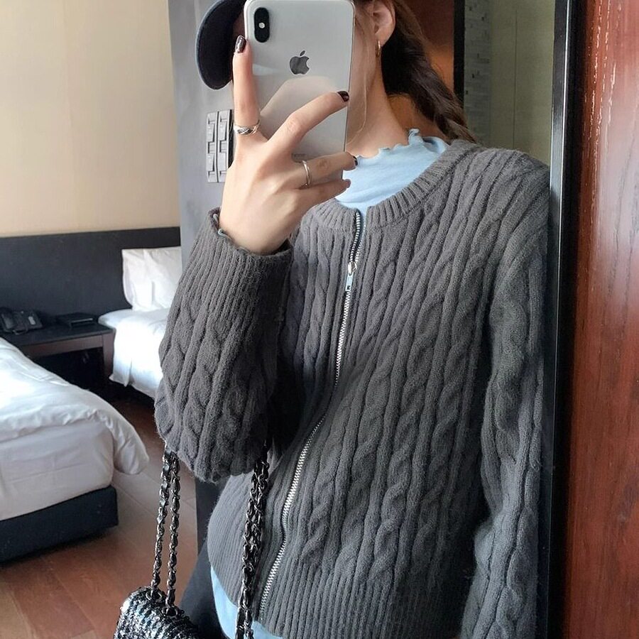 秋冬新款气质百搭温柔显瘦针织开衫麻花拉链长袖毛衣外套女灰色薄