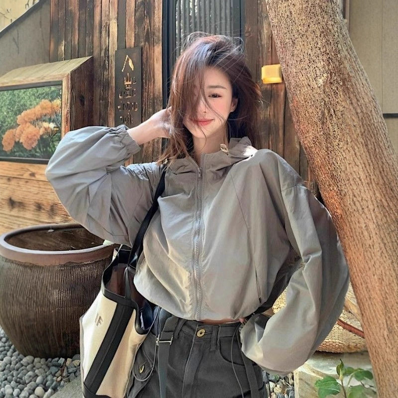 夏季轻薄透气防晒连帽冲锋衣女