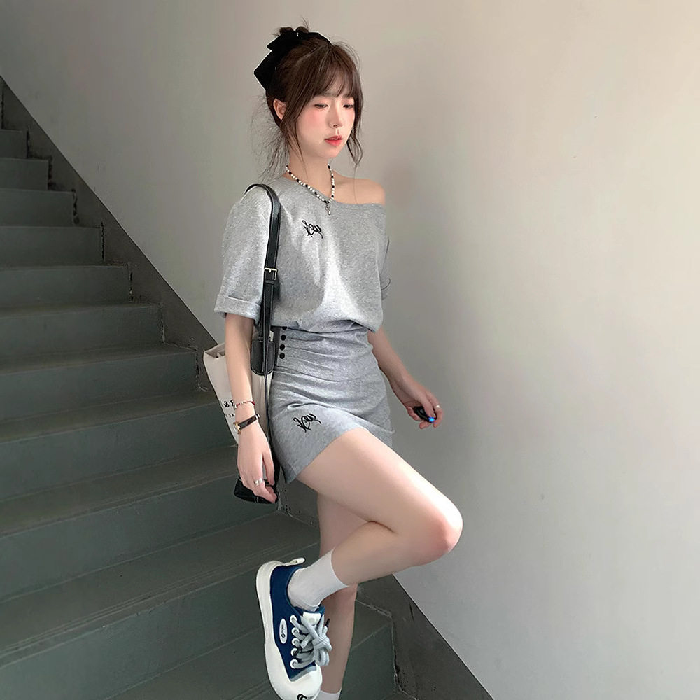 韩系斜肩灰色短袖连衣裙