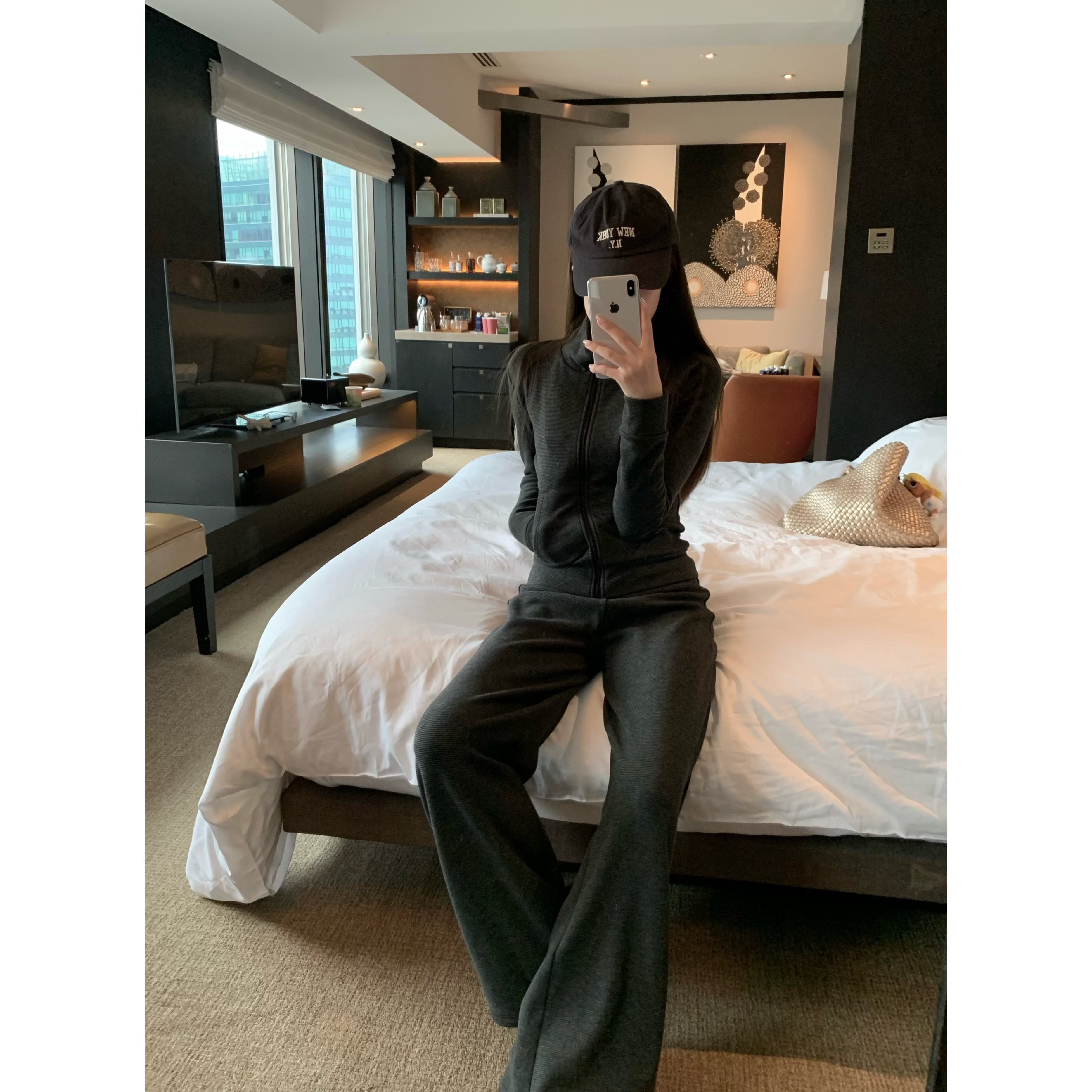 Halonini 超模比例lu系套组 显瘦黑灰条百搭加绒正肩卫衣休闲裤秋,女装/女士精品,时尚套装,淘宝优惠券,粉丝福利购,淘宝优惠卷