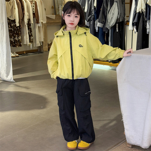 女大童短款小鸡黄冲锋衣2025春装新款初中生户外休闲连帽拉链外套