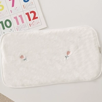 Молочный бархатный цветок