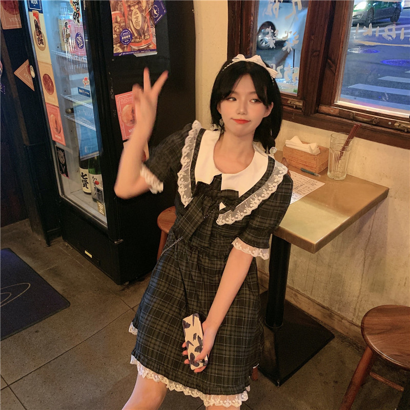 French retro waist design with A-line skirt with bubble sleeves