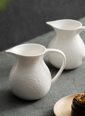 外贸孤品陶瓷出口德国餐具尖嘴小奶壶欧式浮雕奶壶花瓶汁盅定制