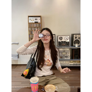 草莓跳 萌趣减龄狗狗印花圆领长袖T恤女秋季修身显瘦百搭打底上衣