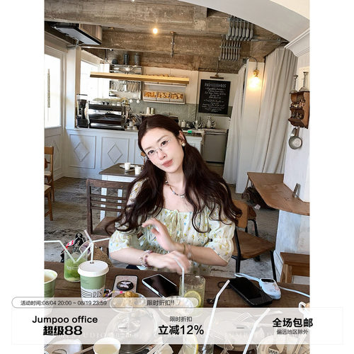 草莓跳 复古方领泡泡袖碎花小衫女春夏设计感甜美减龄短款上衣