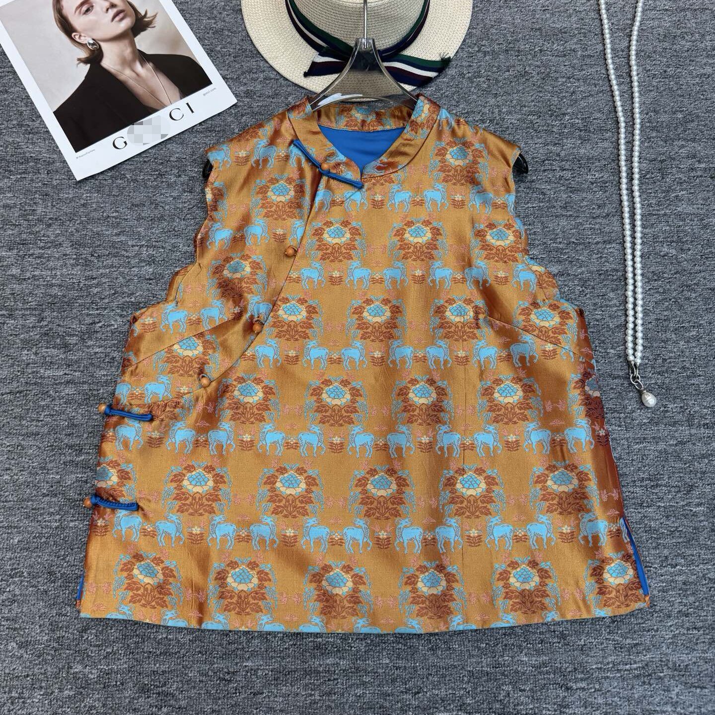 好事成双 花树对羊织锦缎马甲2026春新款南油精品 显白减龄款