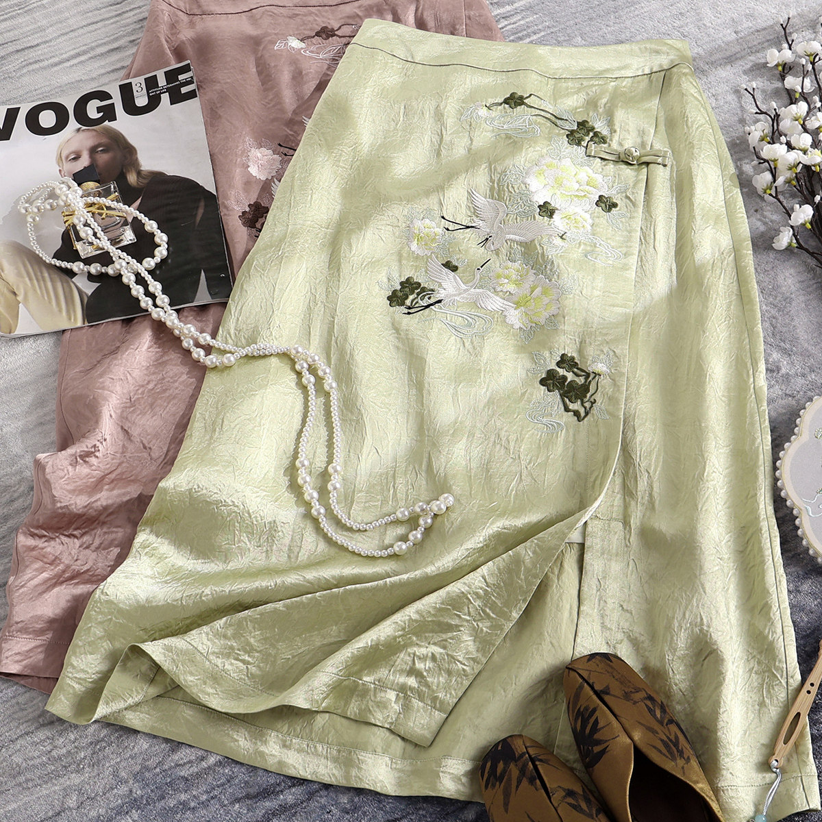 南油轻奢2025春夏新款改良新中式高腰显瘦半身裙国风绣花A摆醋酸