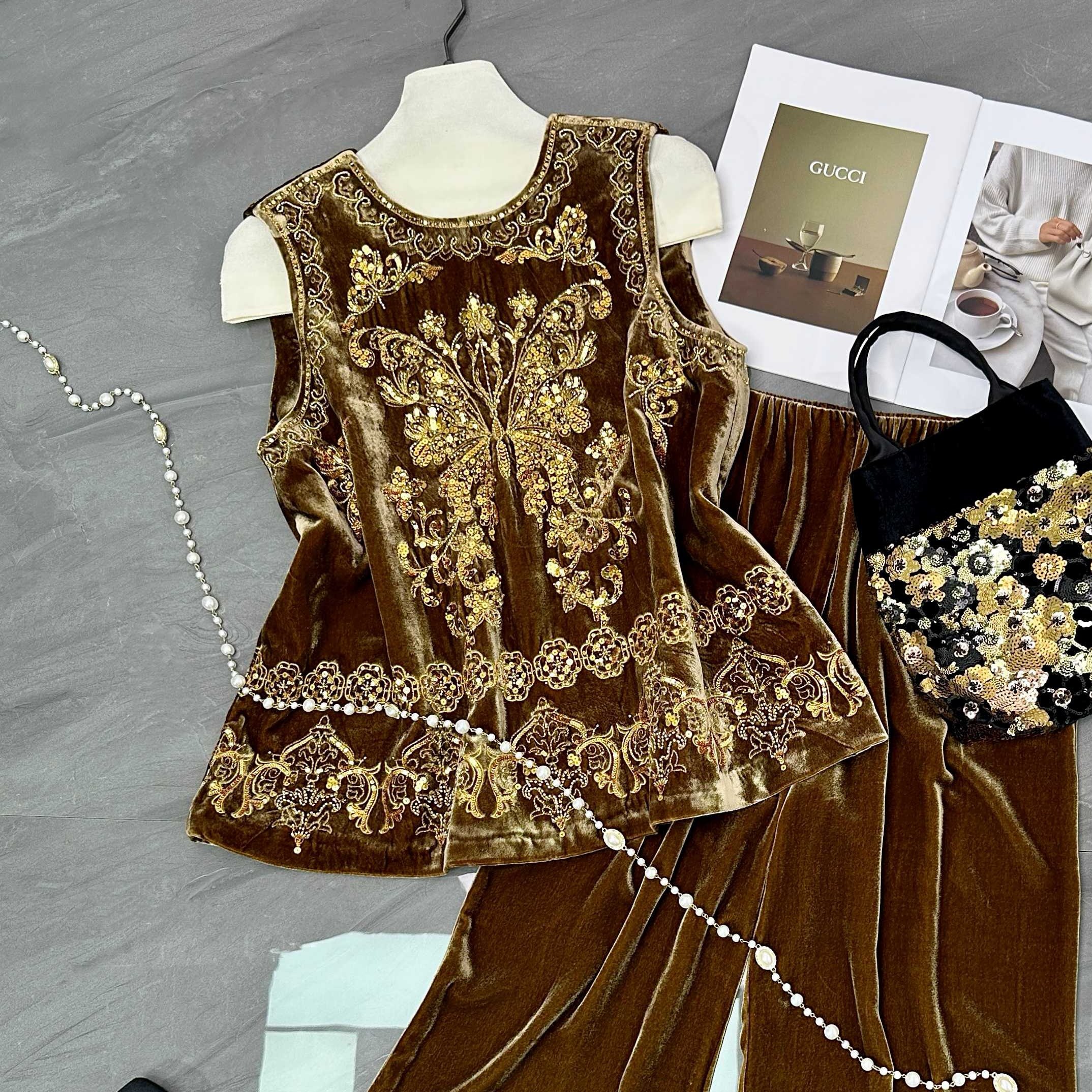 2025秋季南油轻奢高端 加密真丝丝绒重工刺绣马甲女 背心坎肩叠穿