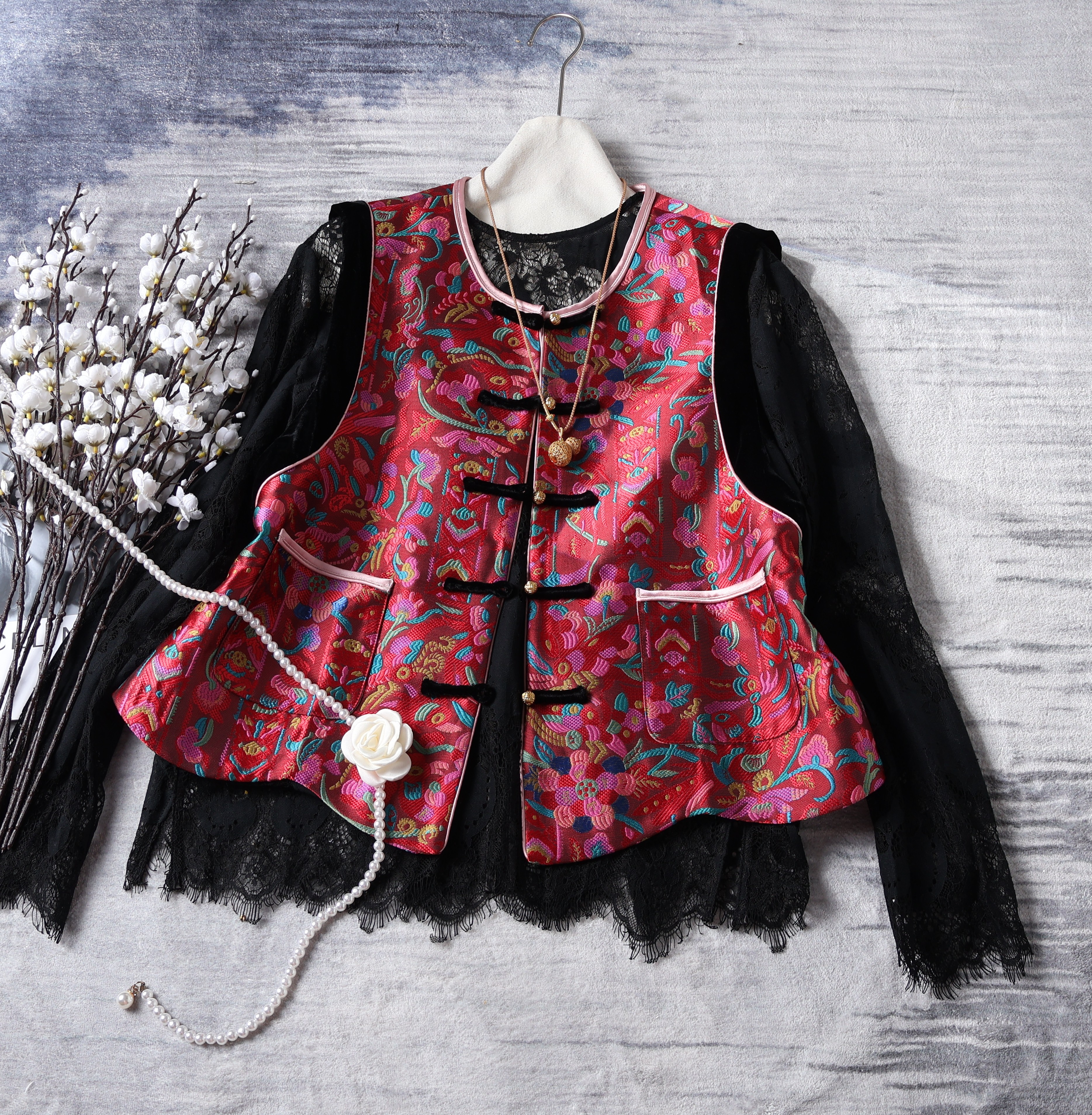 显白叠搭2026新款新中式国风盘扣马甲女复古提花坎肩背心外搭无袖,女装/女士精品,上衣,淘宝优惠券,粉丝福利购,淘宝优惠卷