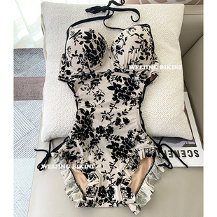 高端泳衣女连体复古花色性感纯欲风带钢圈温泉度假镂空绑带泳装