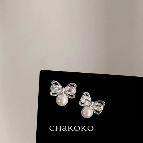 Chakoko微镶锆石蝴蝶结珍珠耳钉