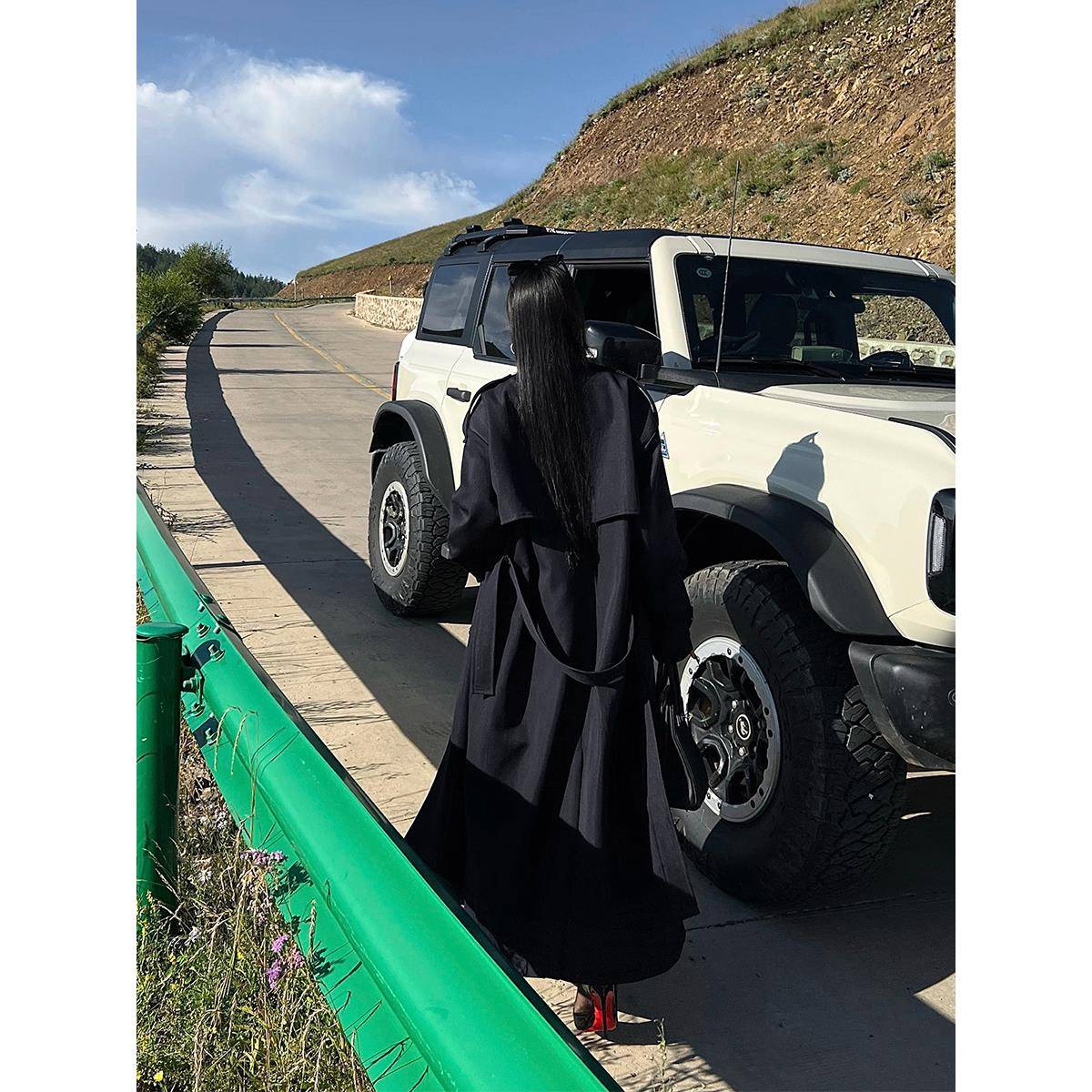 高挑女士黑色风衣，加长版，2025春秋季新款，高端英伦风宽松大衣