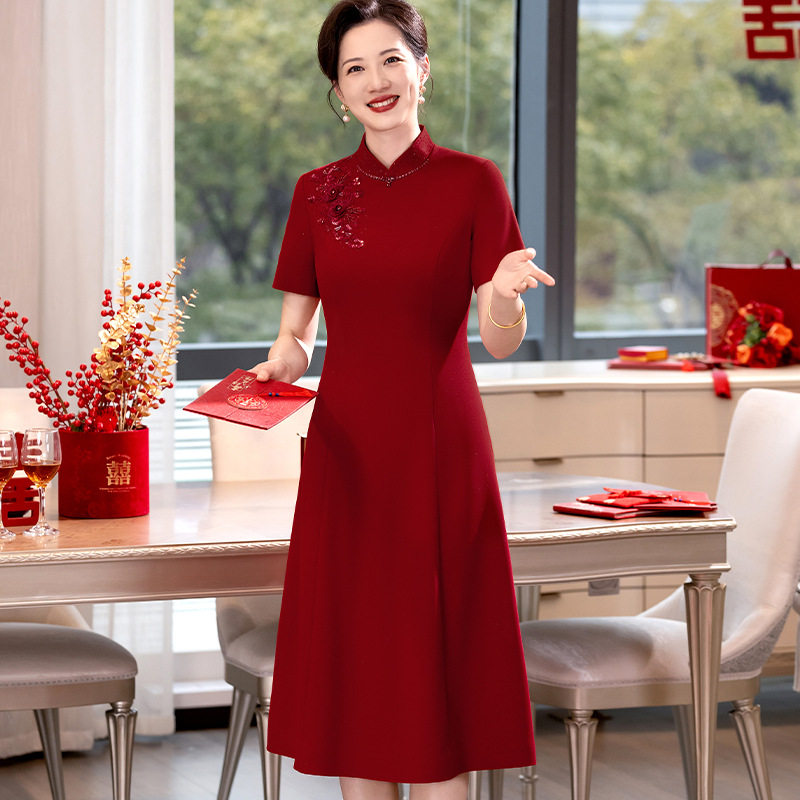 端庄妈妈婚宴装2025春装年轻喜婆婆中长款结婚敬酒礼服连衣裙