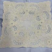 O246 2白色潮绣四角花手帕