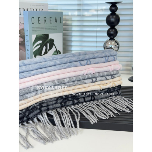 秋冬新款棋盘格浮雕牙刷毛围巾