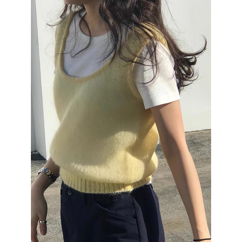 黄色大U领针织马甲背心女秋季