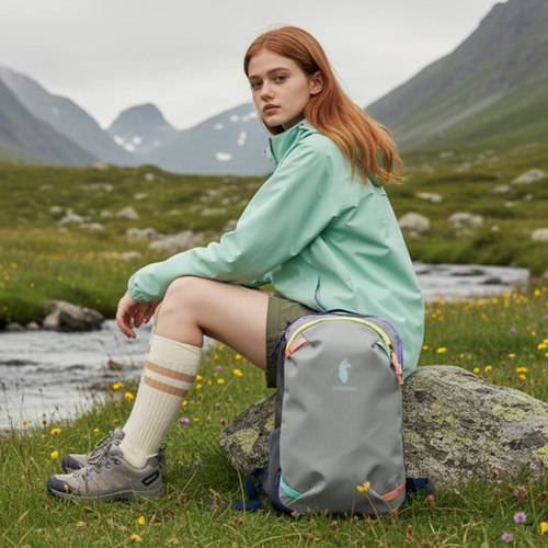 个性轻量彩色休闲双肩包背包