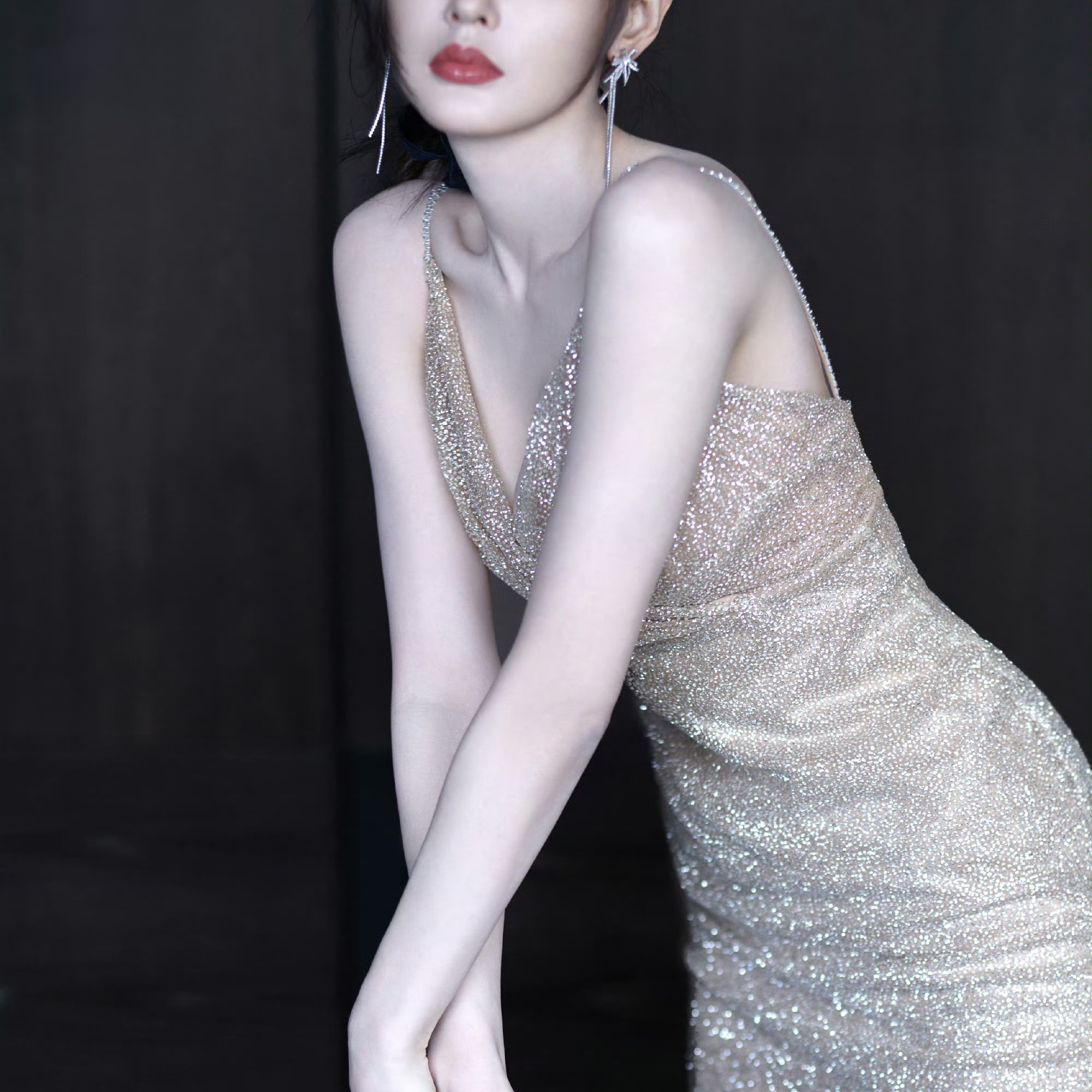 高端订婚宴会礼服主持演出礼服图片