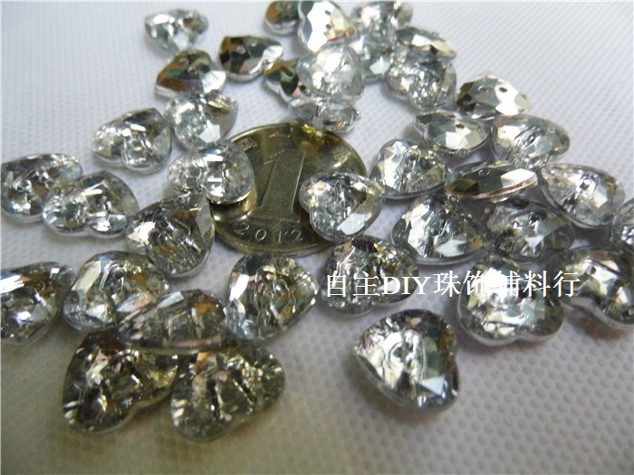 扣子 桃心形双孔 桃形亚克力透明水晶纽扣毛衣服纽扣辅料22mm白色