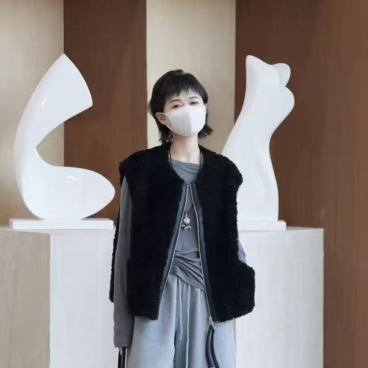 香风坎肩羊羔毛马甲女装2025秋冬新款时尚叠穿皮毛剪绒马夹上衣潮