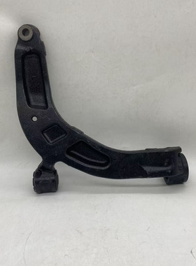 适用于大众迈特威T5T6凯路威前下摆臂下悬挂下支臂三角臂摆臂胶套