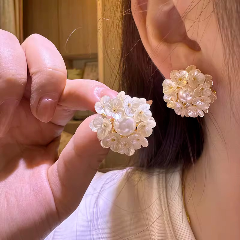 奥特莱斯折扣店撤柜轻奢超仙白色花团珍珠耳钉精致outlets女配饰,金属材料及制品,金属结构件,淘宝优惠券,粉丝福利购,淘宝优惠卷