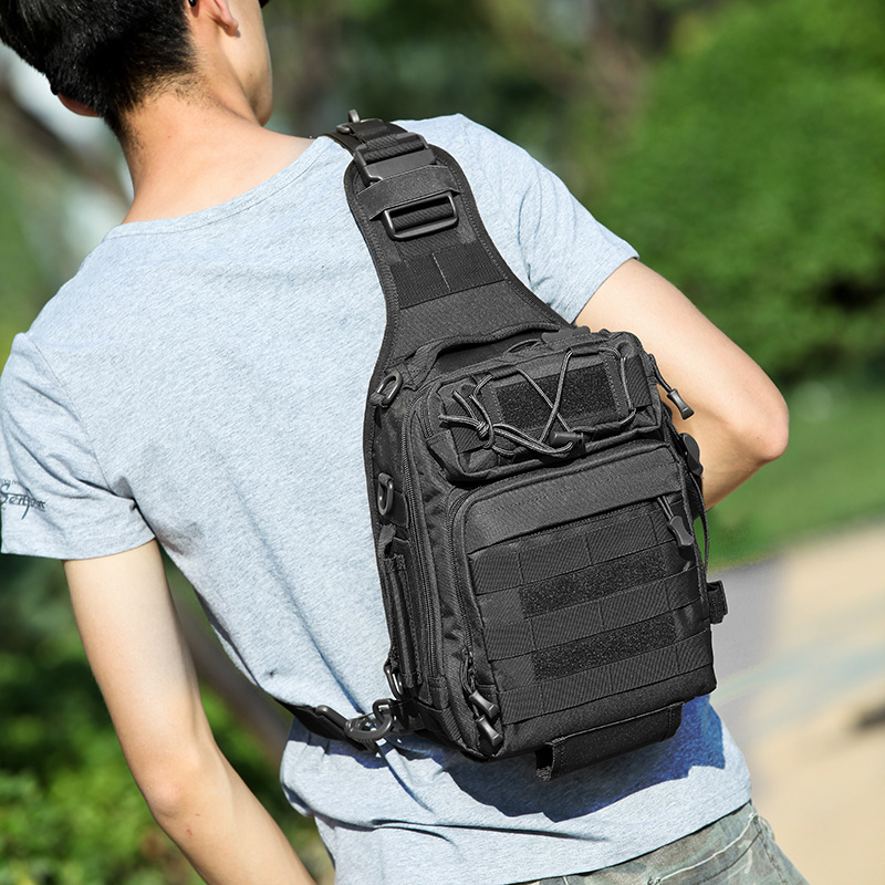 户外战术胸包新款多功能军迷战术单肩包迷彩斜挎包旅行背包
