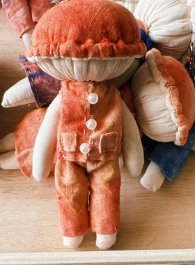 蘑菇玩偶植物染娃娃手工扎染布艺娃娃挂件包包挂饰钥匙扣挂蘑菇人