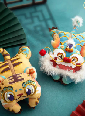 哈尼手工刺绣手机包斜挎成品中国风休闲包祥龙瑞虎国潮工艺包定制