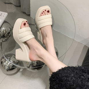 Square head high heels female slope and beach sandals凉鞋