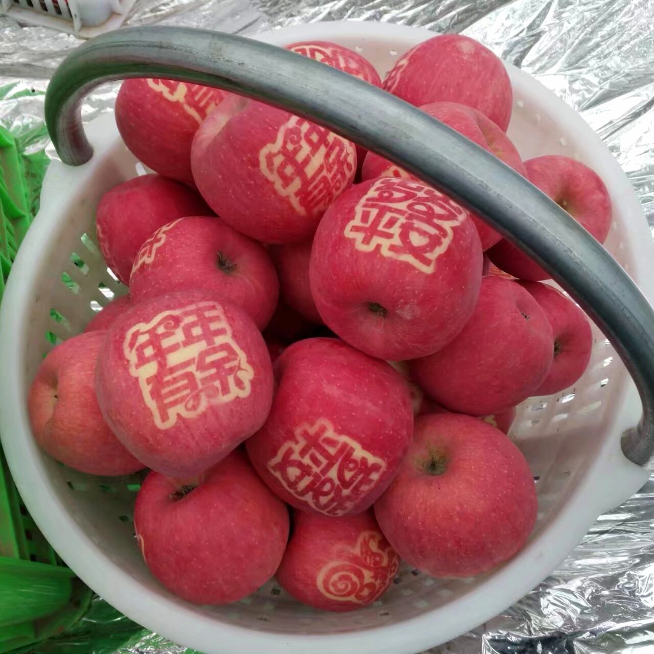 艺术苹果贴字苹果庆阳甘肃红富士新鲜水果脆甜自家果园产地直销,水产肉类/新鲜蔬果/熟食,苹果,淘宝优惠券,粉丝福利购,淘宝优惠卷