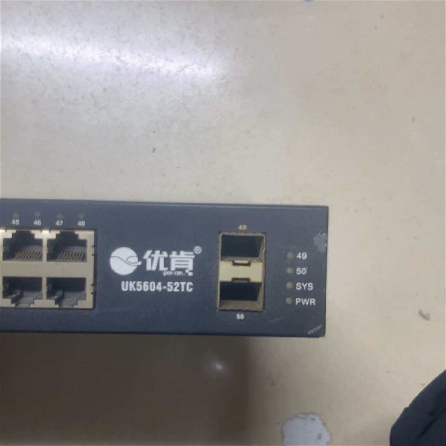 可维修优肯UK5604-52TC 48口万兆交换机，前面两