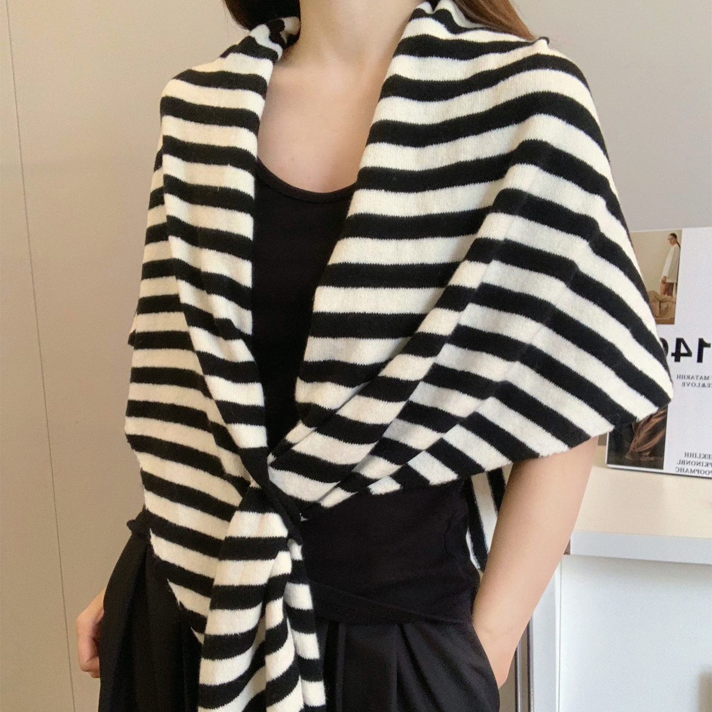 2025时尚百搭条纹三角披肩女秋冬季氛围感针织围巾保暖装饰外搭