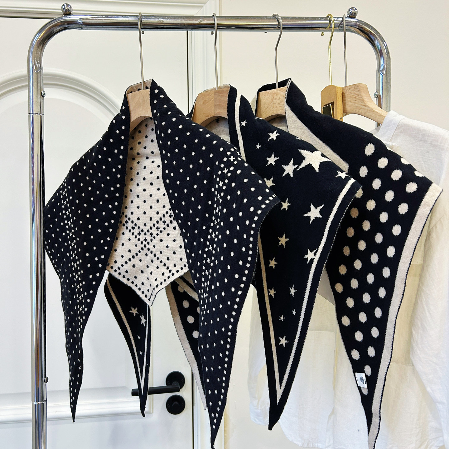 2025复古百搭三角巾披肩围巾女秋冬季保暖外搭围巾时髦高级感围脖,服饰配件/皮带/帽子/围巾,围巾/丝巾/披肩,淘宝优惠券,粉丝福利购,淘宝优惠卷