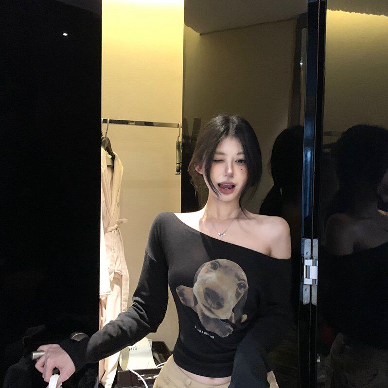 辣妹一字肩斜肩长袖上衣春季小狗印花修身短款显瘦百搭打底 T恤潮