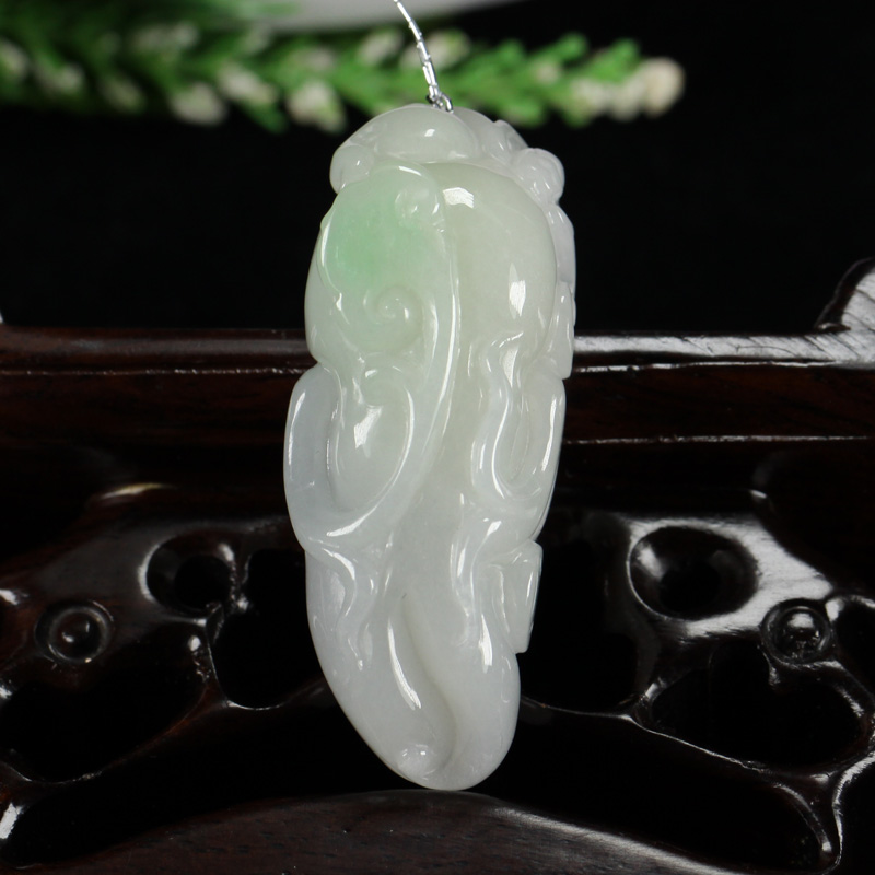 正品A货 天然翡翠玉浅阳绿带翠色 人参人生如意 吊坠挂件送证书