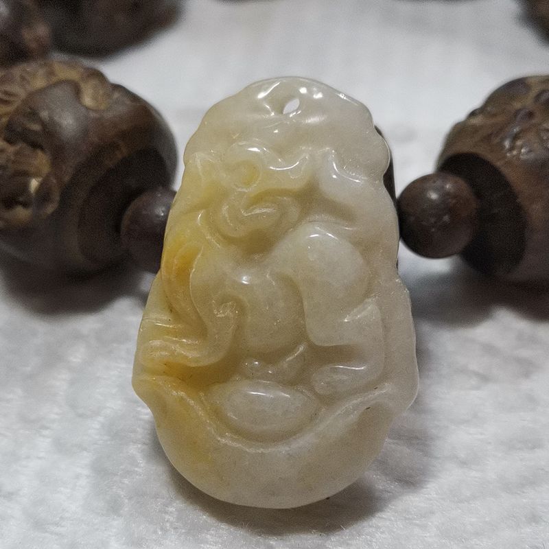 黄玉三合天乙贵人生肖狗吊坠男女生日礼物饰品玉石挂件项坠ya01a