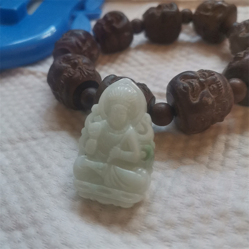 天然翡翠玉不动尊菩萨吊坠玉石生肖属鸡守护神项链挂件男女款饰品