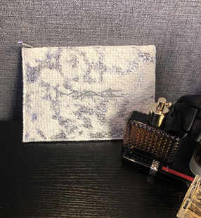 四件包邮 MAC银色炫丽褶皱编织超美便携化妆包随身包杂物包收纳袋