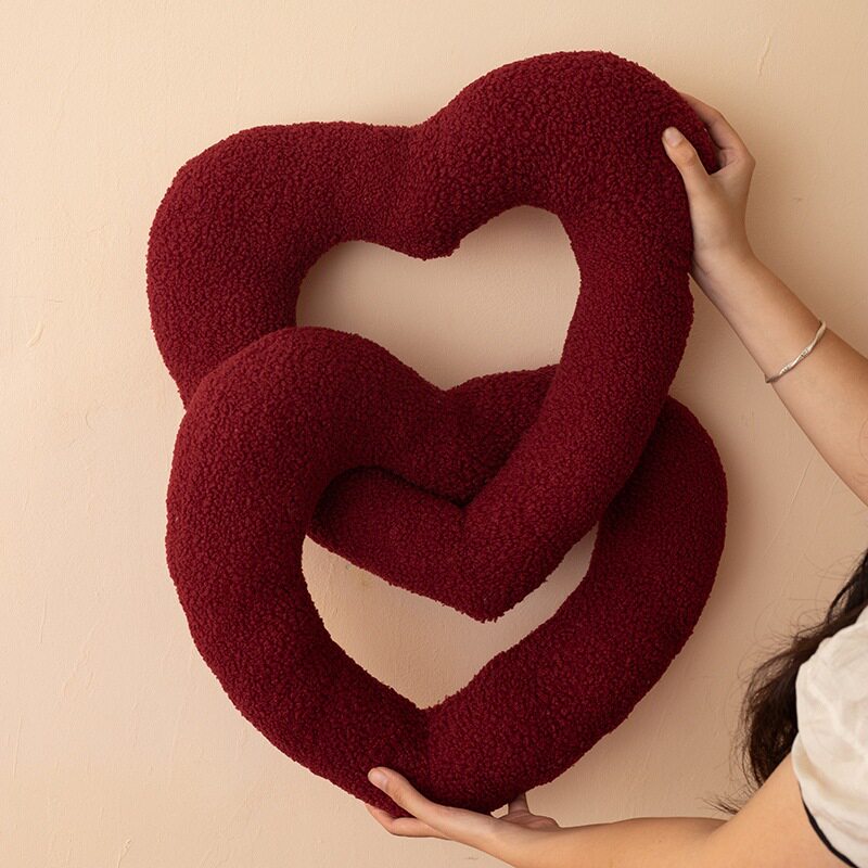 简约爱心同心结抱枕红色异形连体泰迪绒情侣婚庆卧室沙发装饰抱枕