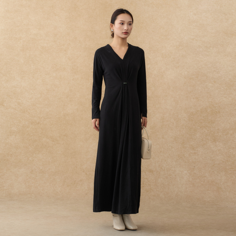 西町村屋新中式连衣裙女装冬季竹节设计感V领裙子商场同款