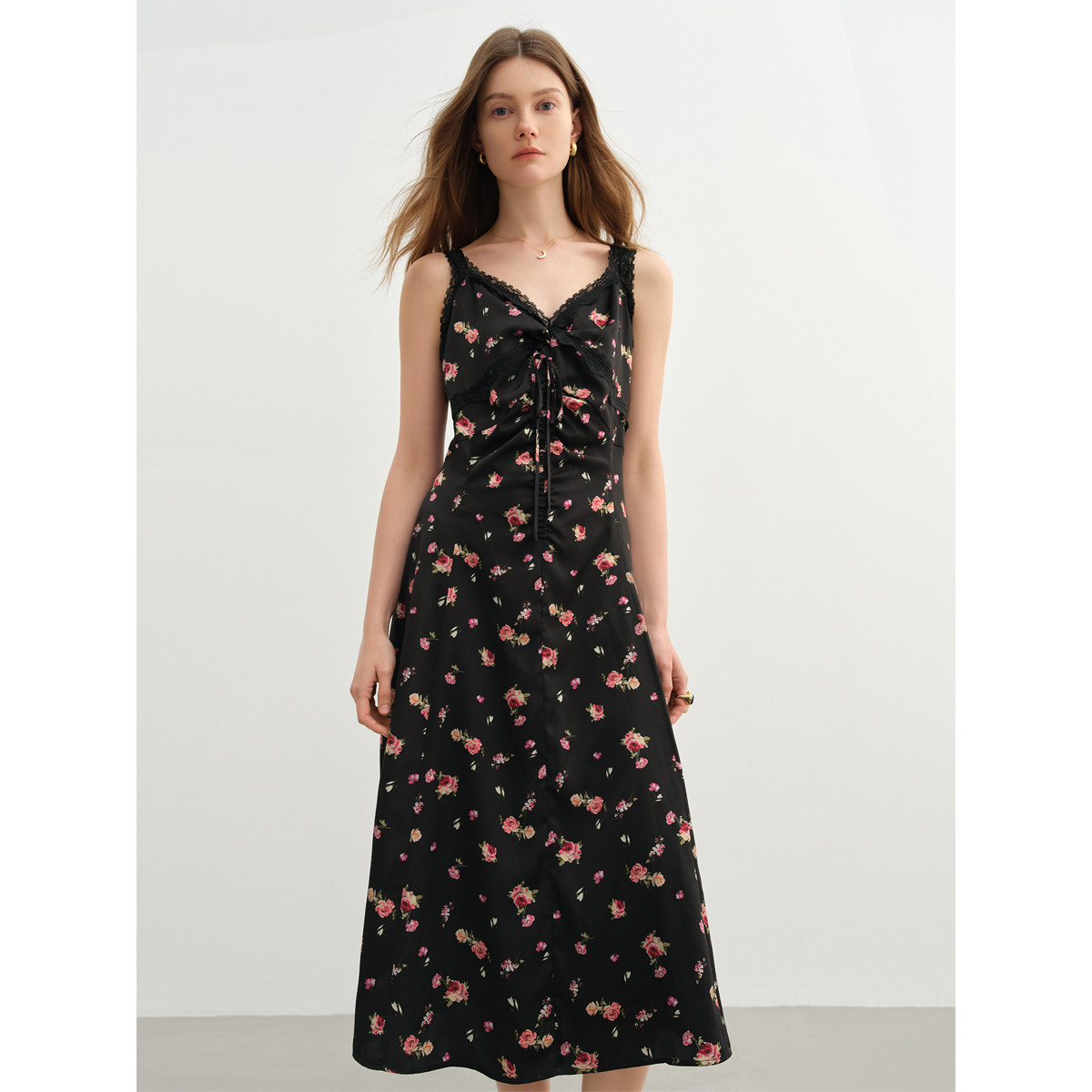 独束大码女装夜玫瑰蕾丝吊带连衣裙夏季气质显瘦碎花裙V领长裙