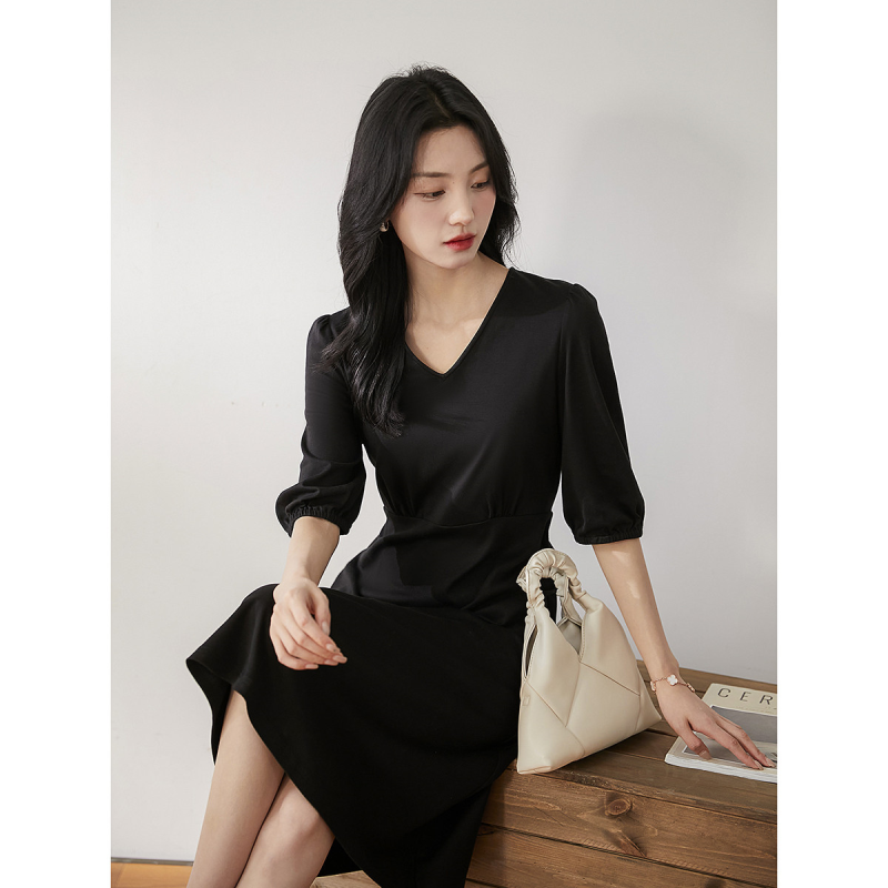 笑涵阁超值优选小黑裙匹马棉弹力V领显瘦中长连衣裙25