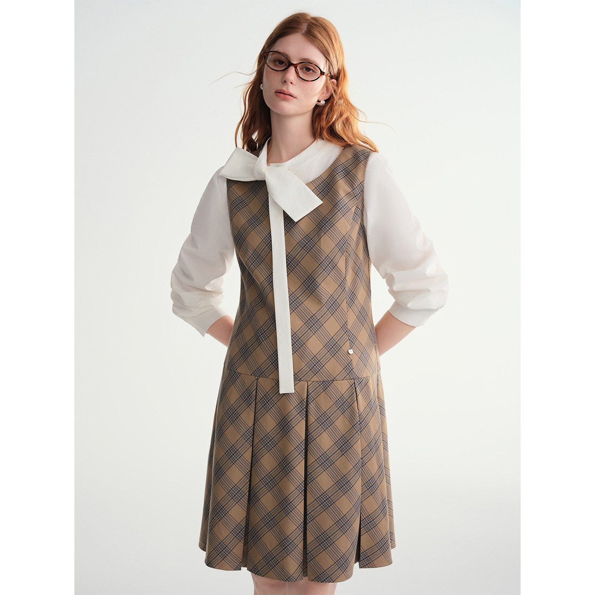 独束大码女装香醇摩卡复古格纹百褶背心裙2025冬无袖叠穿中长裙