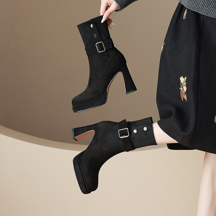 巨舒服2025新款法式真皮复古方头粗跟短靴女显瘦百搭侧拉链时装靴