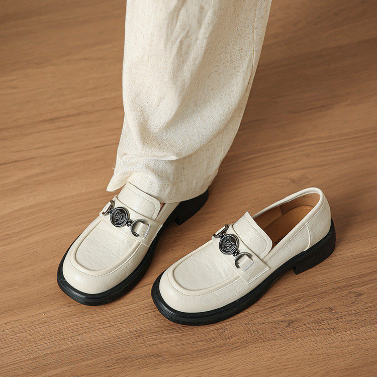 英伦风真皮乐福鞋女2026新款皮带扣厚底圆头中跟老钱风深口单鞋