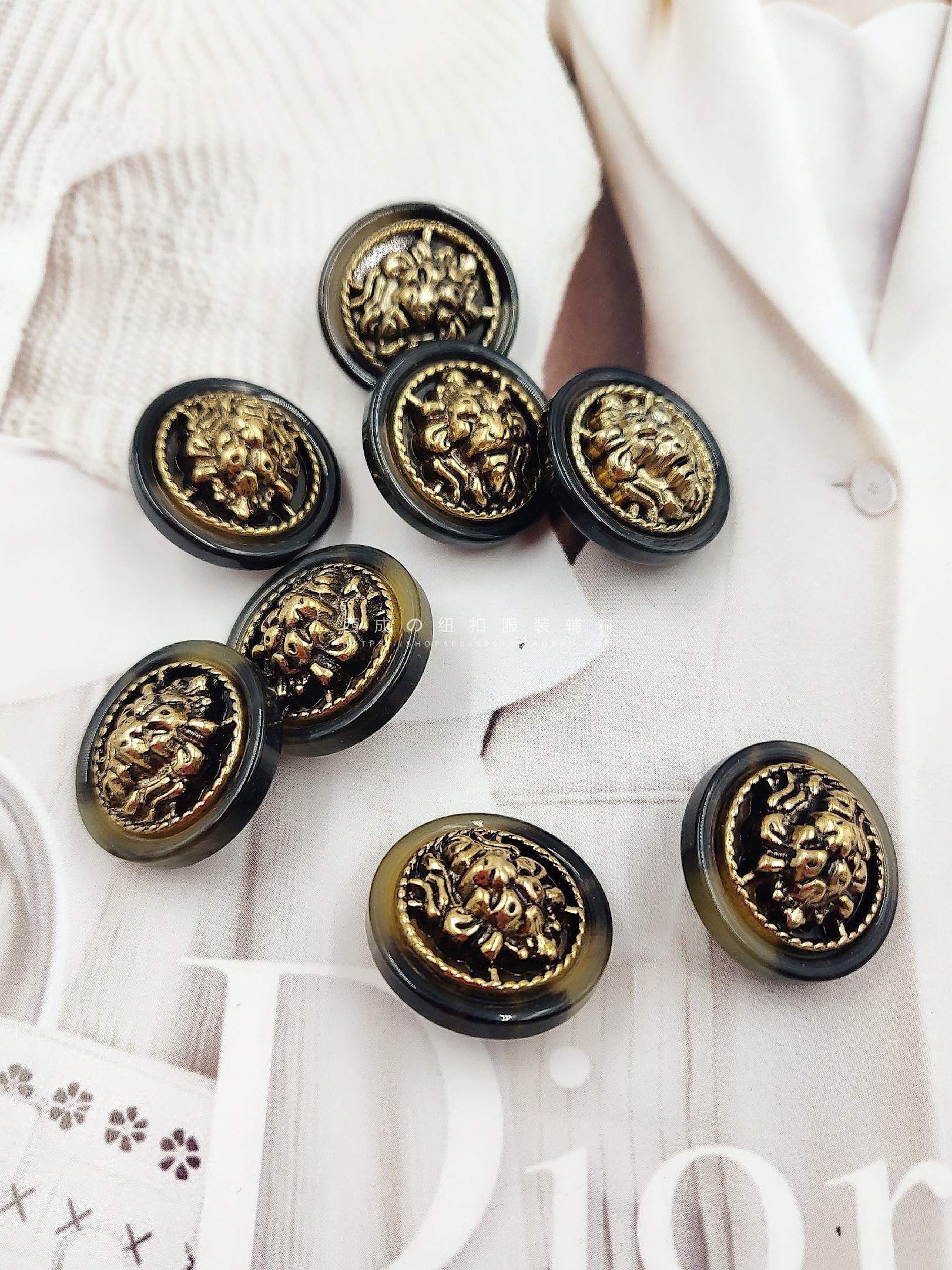 质感金属狮头优质树脂组合纽扣