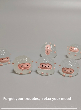 E加1 微景观创意可爱夜光小绵羊摆件 车载桌面装饰工位解压小礼物